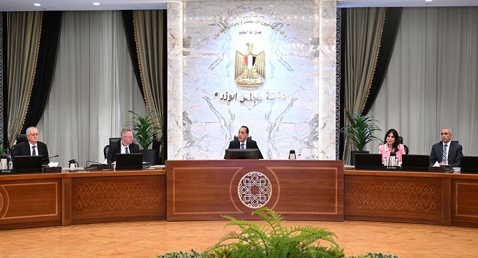 رئيس الوزراء يبحث مع نائب رئيس الوزراء الروسى سُبل تعزيز وتنمية التعاون المشترك بين القاهرة وموسكو