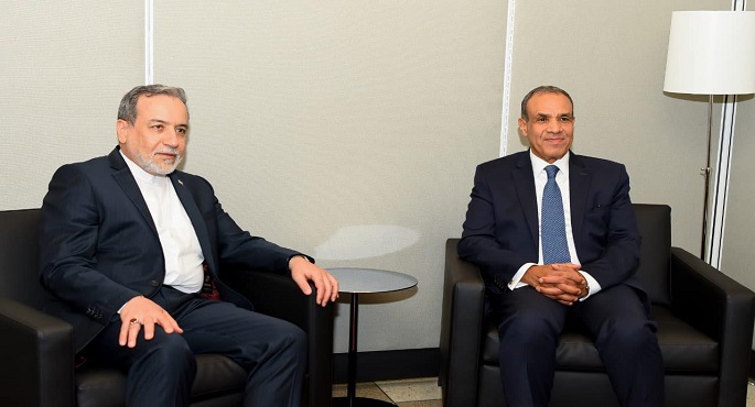 وزير الخارجية يبحث مع عراقجى تطورات الملف النووى الإيرانى