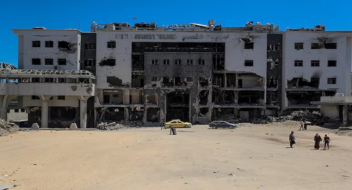 خروج مستشفيين بمدينة غزة عن الخدمة مع تصاعد الهجوم الإسرائيلى