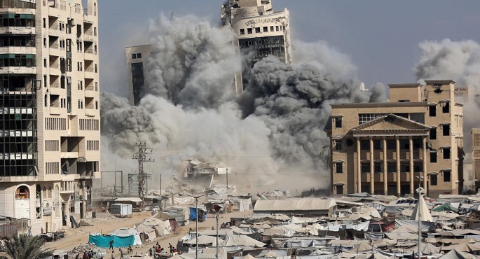 الاحتلال الإسرائيلى يكثف قصفه ويفجر الأبراج السكنية بمدينة غزة