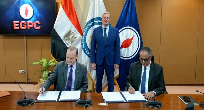 البترول: توقيع 3 اتفاقيات للبحث عن الغاز باستثمارات 121 مليون دولار