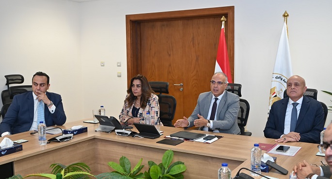 وزير الرى يؤكد ضرورة الالتزام بالضوابط بشأن الأعمال على جانبى نهر النيل