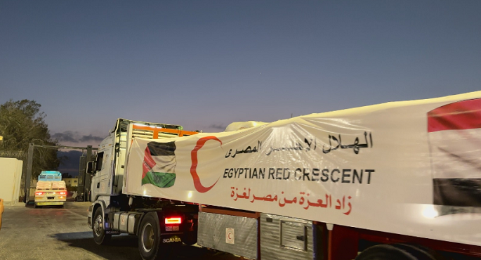 الهلال الأحمر المصرى: دخول أكثر من 8 آلاف طن مساعدات إنسانية عبر قافلة «زاد العزة» الـ 63 إلى الفلسطينيين بغزة