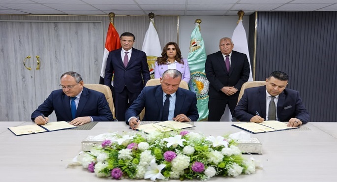 وزيرا التنمية المحلية والزراعة ومحافظ الوادى الجديد يشهدون توقيع بروتوكول لإنشاء أول مركز متكامل لانتاج الحرير الطبيعى