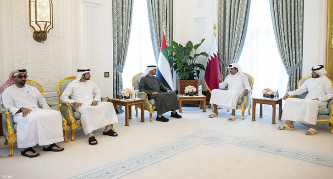 محمد بن زايد يؤكد دعم الإمارات لإجراءات قطر ردًا على الاعتداءات الإسرائيلية
