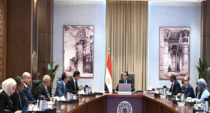 رئيس الوزراء يُتابع الخطة التنفيذية للتوسع فى إقامة محطات تحلية مياه البحر