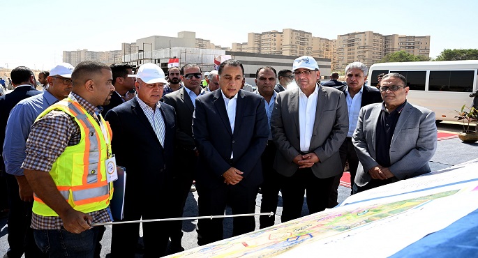 رئيس الوزراء يتفقد محطة الأتوبيس الترددى قرب المتحف المصري الكبير