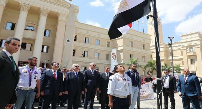 بالصور.. وزير التعليم العالى يبدأ العام الجامعى بتفقد جامعة القاهرة الأهلية
