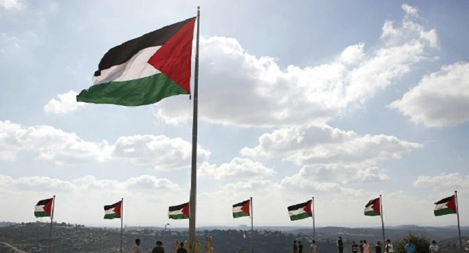 “بوليتيكو”: اشتعال الجدل في فرنسا حول رفع الأعلام الفلسطينية مع اقتراب ماكرون من الاعتراف بفلسطين
