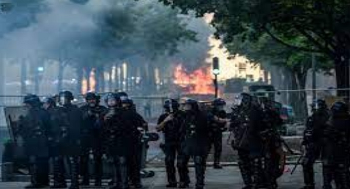 وزير الداخلية الفرنسى: نشر 80 ألفًا من قوات الشرطة والدرك خلال مظاهرات وإضراب 18 سبتمبر