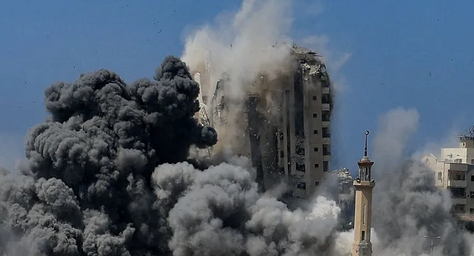 الجيش الإسرائيلى يقصف برجا جديدا فى غزة.. وارتفاع ضحايا التجويع إلى 382