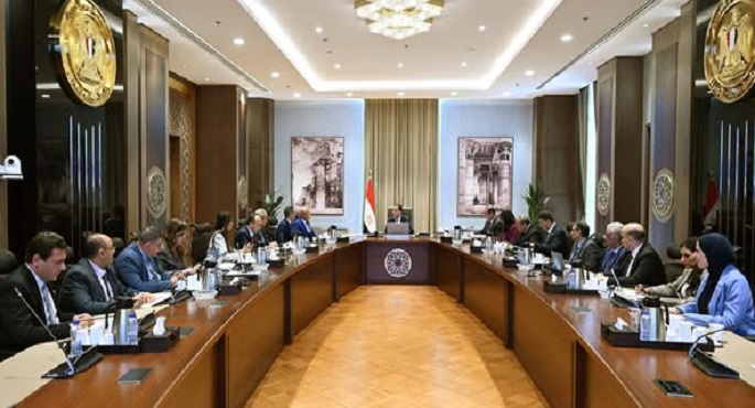 مدبولى يؤكد الأهمية البالغة لمشروعات النقل الجماعى الأخضر المستدام صديق البيئة المنفذة حاليًا