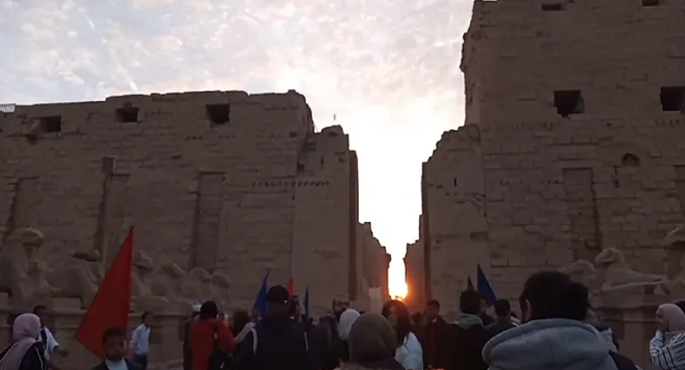 الشمس تتعامد على معابد الكرنك بالأقصر فى يوم الاعتدال الخريفى