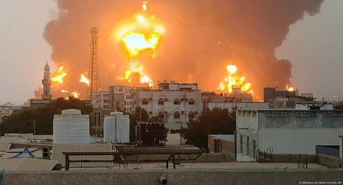 إذاعة جيش الاحتلال: طائراتنا استهدفت مقرات الدعاية الحوثية ومنشآت الوقود ومعسكرات