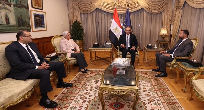 وزير الاتصالات يشيد بدور «المصرية للاتصالات» فى تطوير البنية التحتية الرقمية