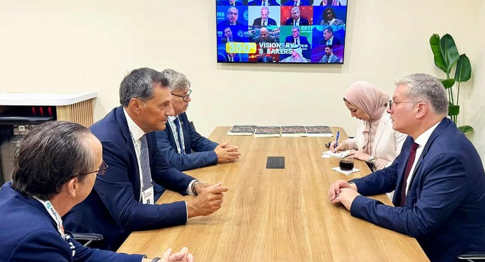 بالصور.. وزير البترول يبحث تعزيز التعاون مع الشركات العالمية فى مجالى الإنتاج والبنية التحتية للغاز الطبيعى