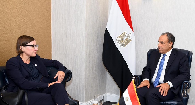 عبد العاطى للصليب الأحمر : يجب الضغط على إسرائيل لاحترام القانون الدولى
