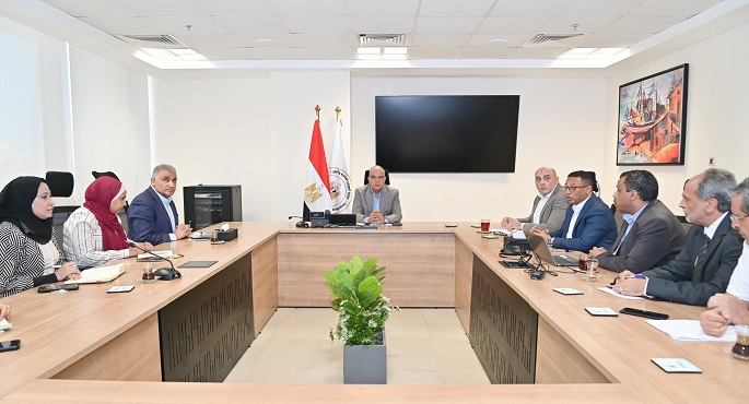 وزير الرى يبحث موقف “مشروع تطوير منظومة الرى والصرف بواحة سيوة”