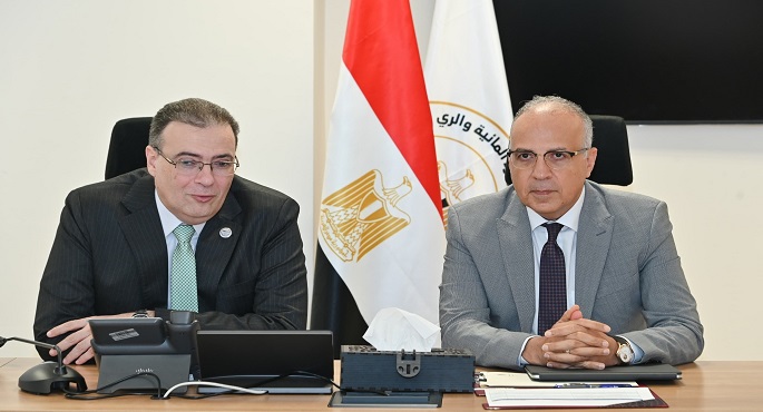وزير الرى يبحث مع رئيس “التنظيم والإدارة” أعمال التطوير المؤسسى بالوزارة