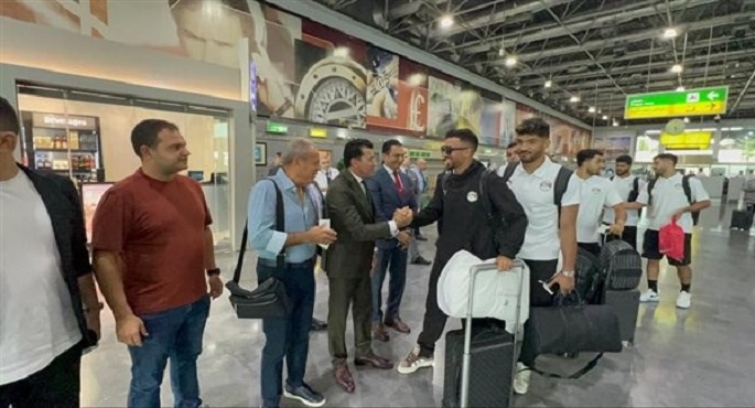 وزير الرياضة يودع المنتخب الوطنى بمطار القاهرة لدعمه قبل مواجهته مع منتخب بوركينا فاسو