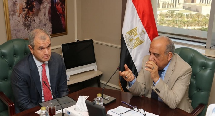 وزير الكهرباء يبحث مع شركة إماراتية زيادة الاستثمارات فى مجالات الطاقة المتجددة