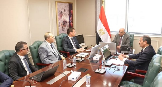 وزير الكهرباء يبحث مستجدات تنفيذ مبادرة تحسين كفاءة استخدام الطاقة بالمصانع