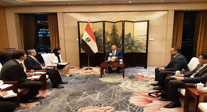 وزير النقل يبحث مع رئيس شركة “أفيك إنترناشيونال” الصينية تنفيذ مراحل القطار الكهربائى الخفيف LRT