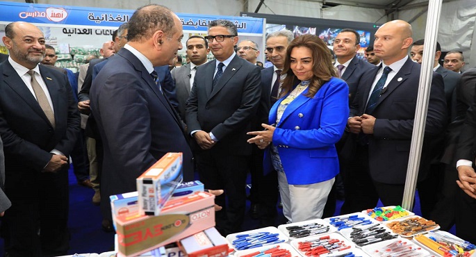 وزيرا التموين والتنمية المحلية ومحافظ الجيزة يفتتحون 26 معرضا “أهلاً مدارس”