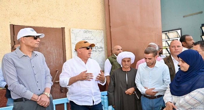 وزير الموارد المائية يؤكد حرصه على متابعة حالة الرى بزمام وادى النقرة بأسوان