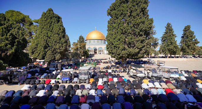 75 ألف فلسطينى يؤدون صلاة الجمعة فى المسجد الأقصى