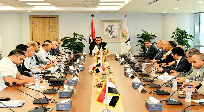 وزير الأسكان يعقد اجتماعا مع رؤساء أجهزة عدد من مدن شرق القاهرة لمتابعة ملفات العمل