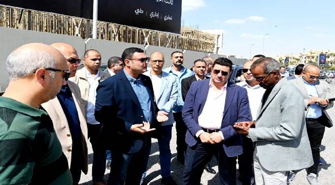 وزير الإسكان يتفقد أعمال تطوير الطرق والمحاور الرئيسية بالقاهرة الجديدة