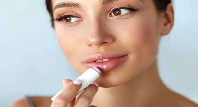 طرق ترطيب الشفاه بـخطوات بسيطة