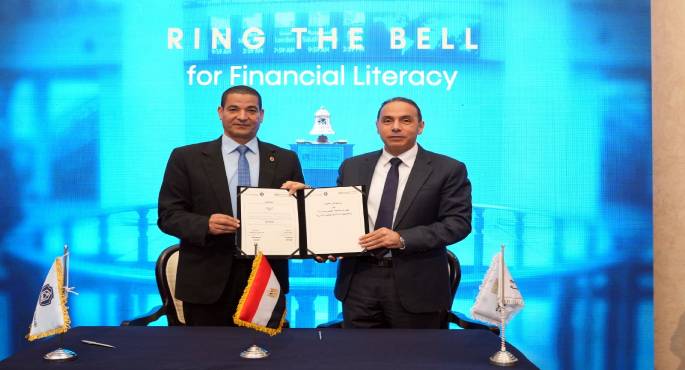 قيادات الرقابة المالية يفتتحون جلسة تداول البورصة احتفالًا بأسبوع المستثمر العالمى 2025