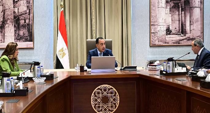 رئيس الوزراء يتابع مع محافظ بورسعيد عددًا من المشروعات الاستثمارية الجارى تنفيذها بالمحافظة