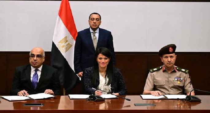 مدبولى يشهد توقيع بروتوكول تعاون ثلاثى بشأن تجهيزات البنية الفنية بالعاصمة الإدارية