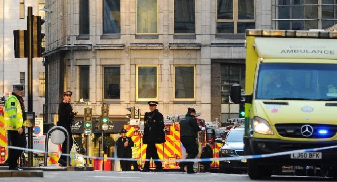 مقتل وإصابة 3 أشخاص جراء حادث طعن في بريطانيا
