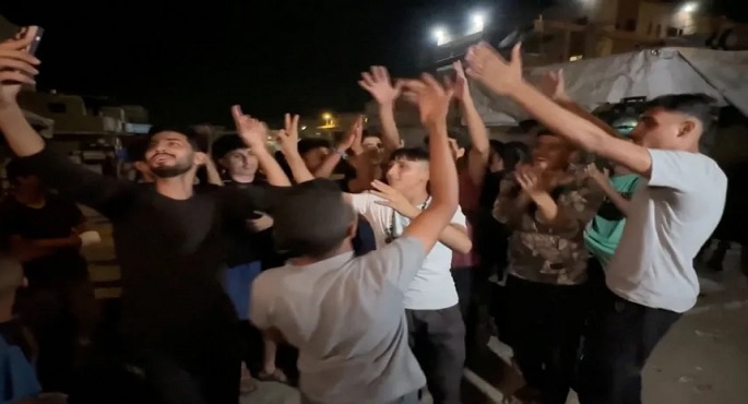 احتفالات فى غزة وإسرائيل بعد أنباء الاتفاق على وقف إطلاق النار