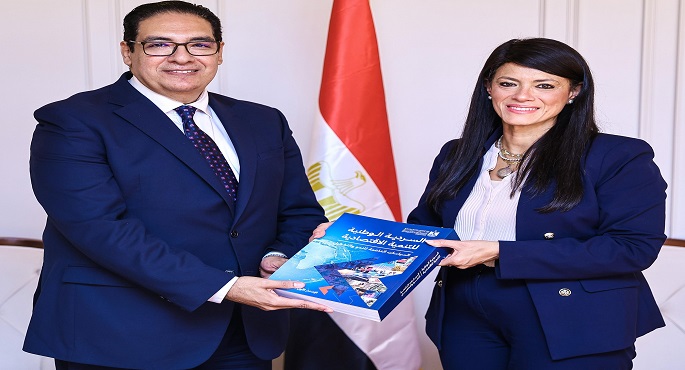 المشاط تبحث مع رئيس جامعة القاهرة تعزيز التعاون المشترك وتستعرض “السردية الوطنية للتنمية الاقتصادية”