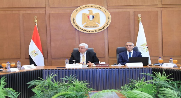 وزير التعليم العالى: الجامعات الأهلية تسهم فى استيعاب أعداد من الطلاب المتقدمين والملتحقين بالتعليم الجامعى