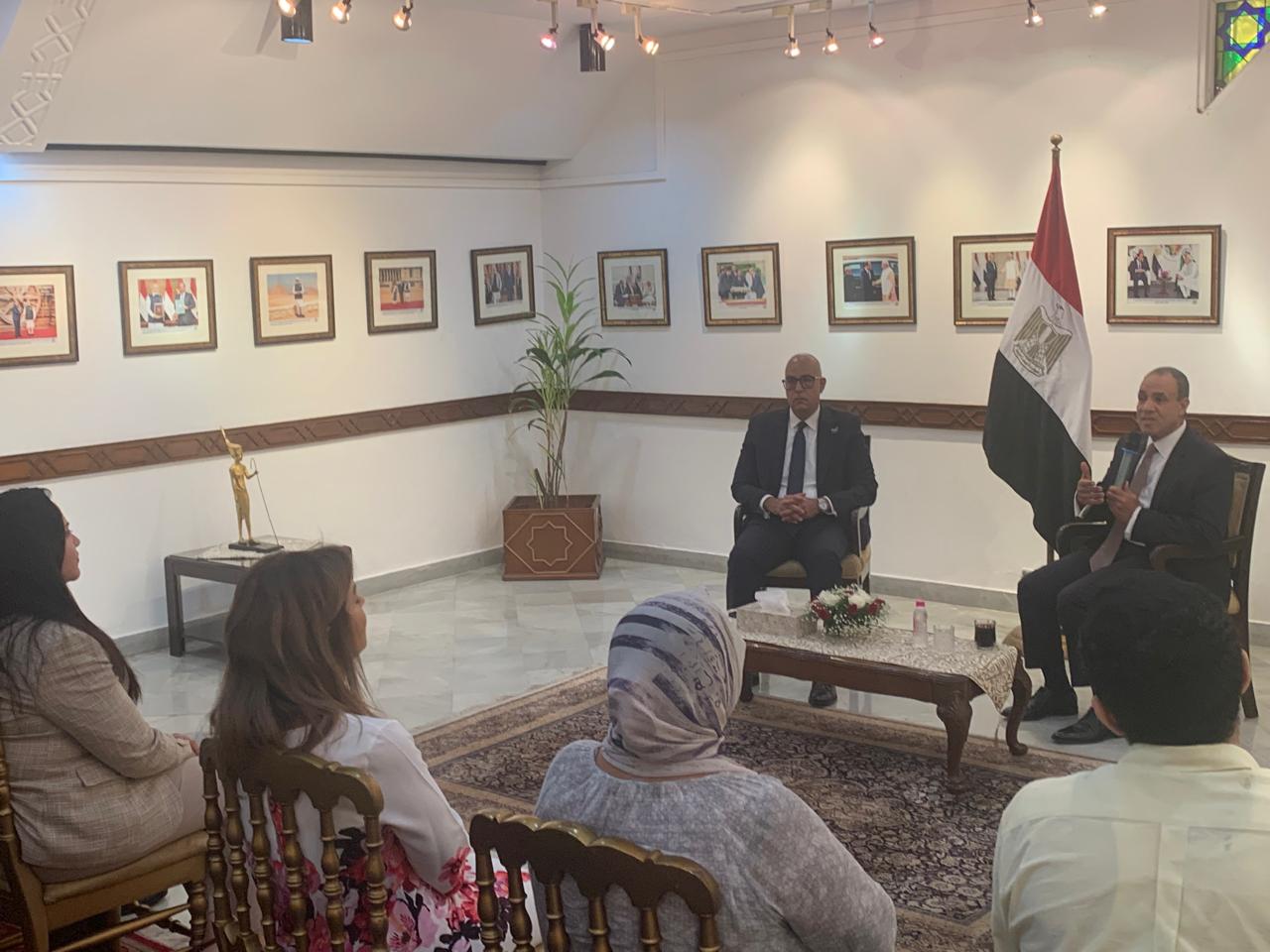 عبد العاطى يؤكد للجالية المصرية بالهند حرص “الخارجية” على الارتقاء بالخدمات القنصلية بالبعثات الدبلوماسية