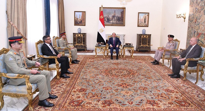 الرئيس السيسى يبحث مع رئيس الأركان الباكستانى سبل تفادى التصعيد فى الشرق الأوسط وجنوب آسيا ومواجهة التحديات المشتركة