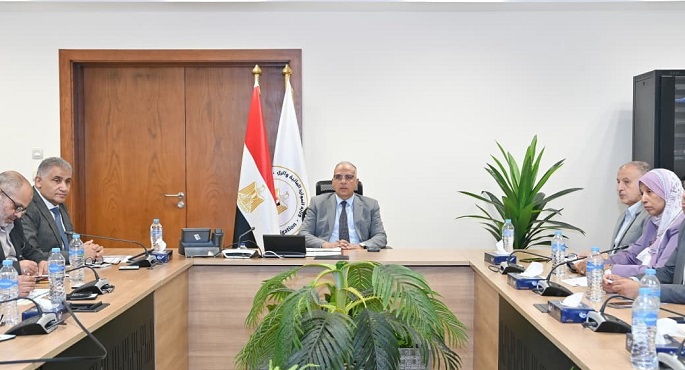 بالصور.. وزير الرى يبحث آخر مستجدات إنشاء “مدارس فنية مهنية لتكنولوجيا الرى”