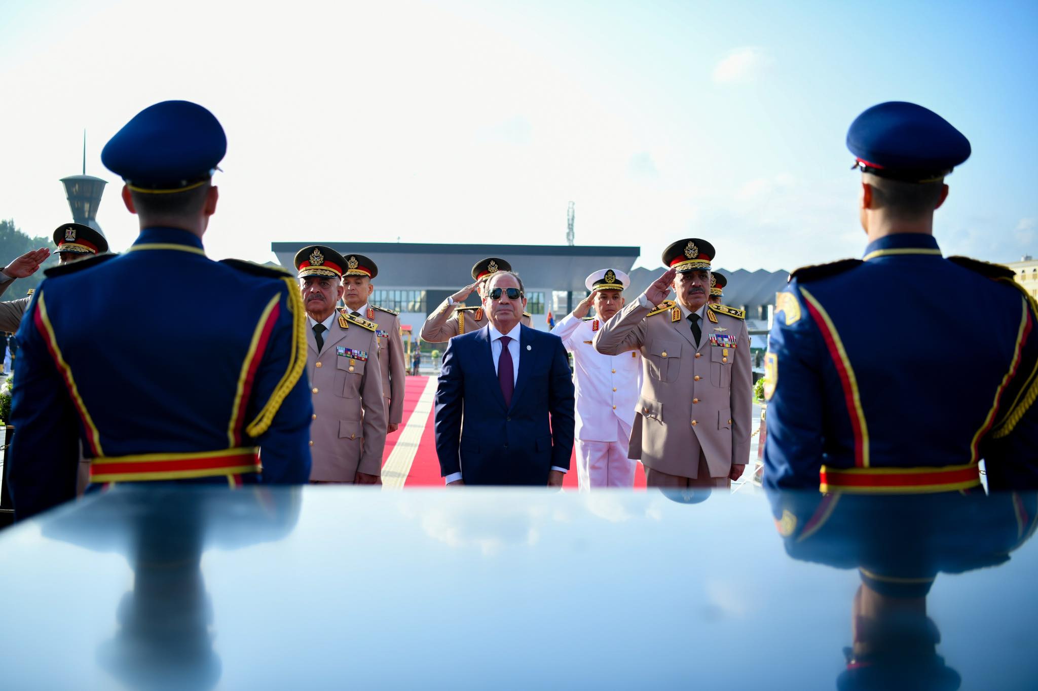 الرئيس السيسى يضع إكليل من الزهور على قبر الجندى المجهول بمناسبة انتصارات 6 أكتوبر