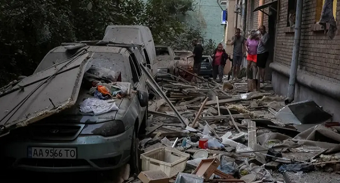 إصابة 14 بينهم 4 أطفال فى هجوم جوى روسى على كييف