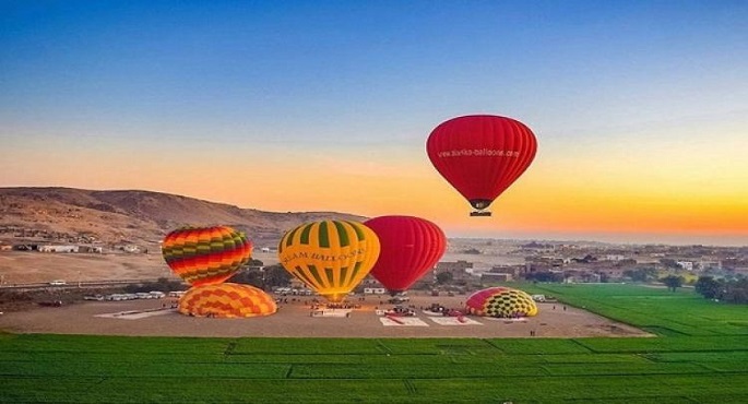 تحليق 55 رحلة بالون طائر تقل 1250 سائحا بسماء الأقصر