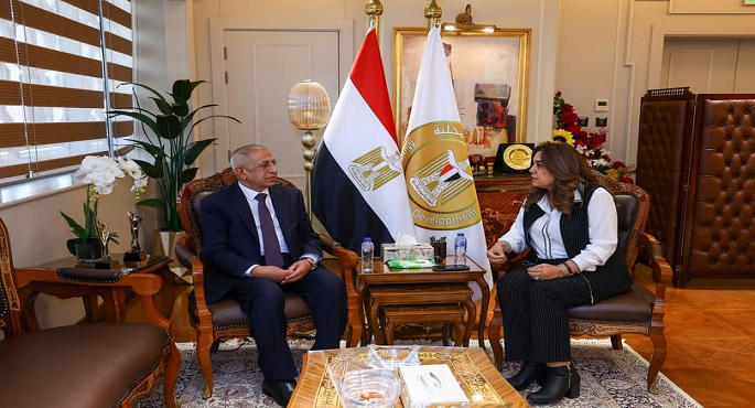 وزيرة التنمية المحلية تبحث مع رئيس الأكاديمية العربية للعلوم والتكنولوجيا ملفات التعاون المشتركة