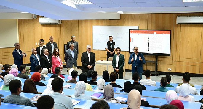 مدبولى يتفقد جامعة السويس الأهلية.. ويؤكد أن إنشاء الجامعات الأهلية الجديدة يمثل نقلة نوعية فى تطوير التعليم الجامعى