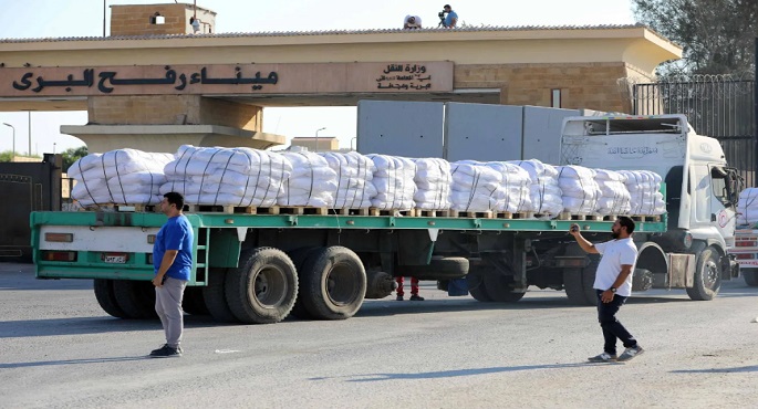 قافلة المساعدات الإنسانية الـ 153 تدخل إلى الفلسطينيين بقطاع غزة