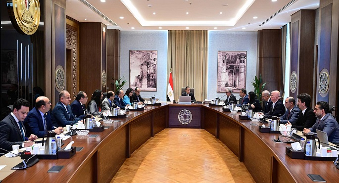 رئيس الوزراء يبحث مع “أروجلو العالمية” التعاون في إدارة وتشغيل عدد من مصانع الغزل والنسيج